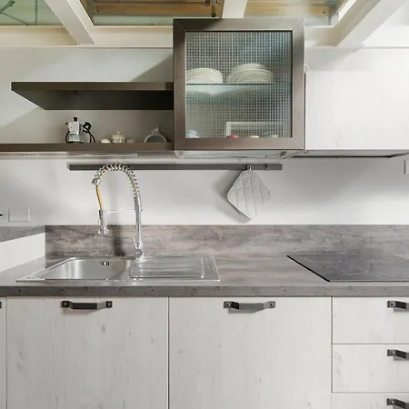 Guesthost - Comfortable Loft Citta Studi Apartamento