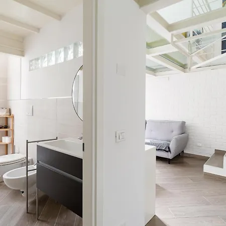 Guesthost - Comfortable Loft Citta Studi * Milão