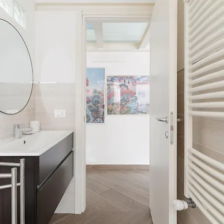 Apartment Guesthost - Comfortable Loft Citta Studi