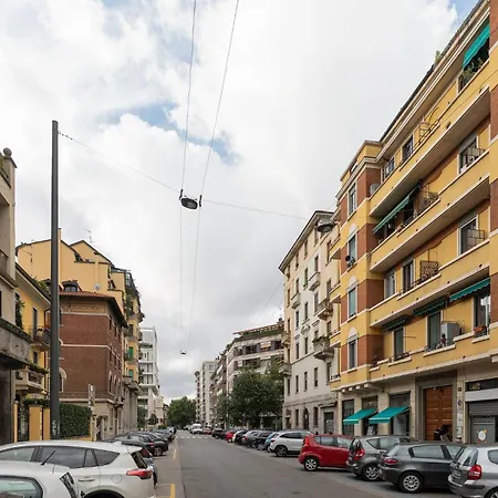 Guesthost - Comfortable Loft Citta Studi * Milão